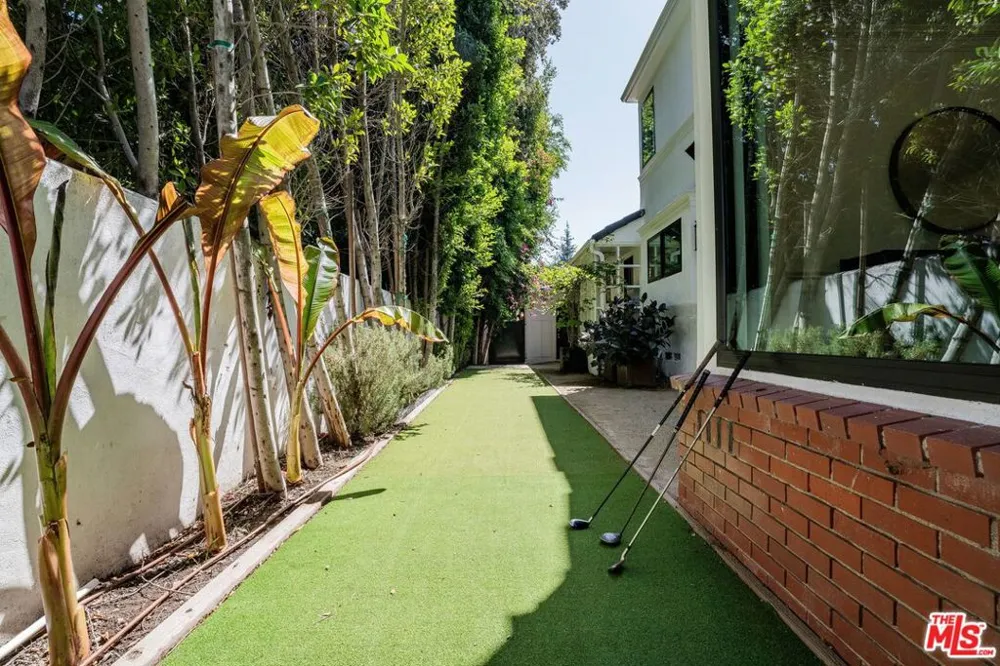 701 Trenton Drive Beverly Hills, CA 90210