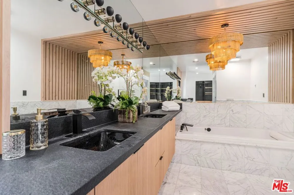 701 Trenton Drive Beverly Hills, CA 90210