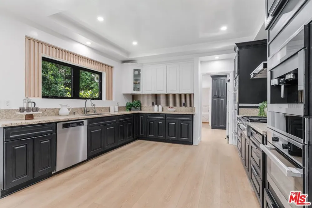 701 Trenton Drive Beverly Hills, CA 90210