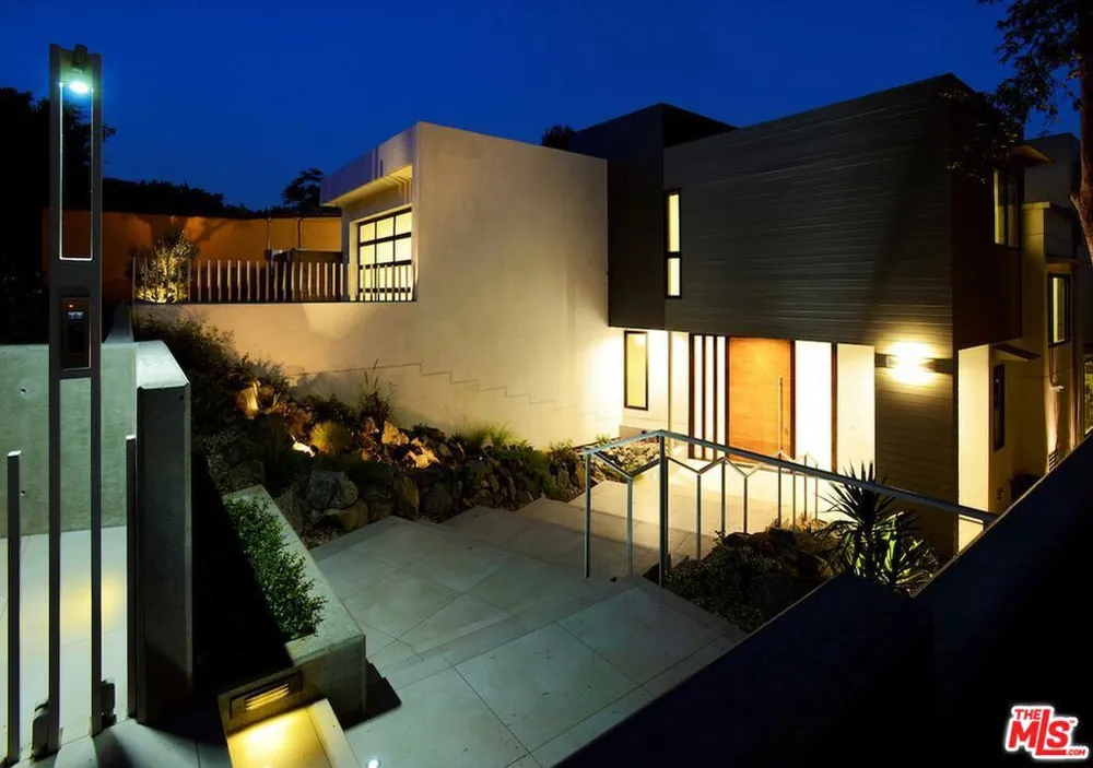 16132 Alcima Avenue Los Angeles, CA 90272
