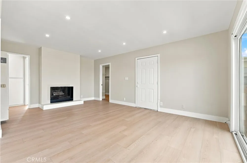 7751 Newman #4 Huntington Beach, CA 92647