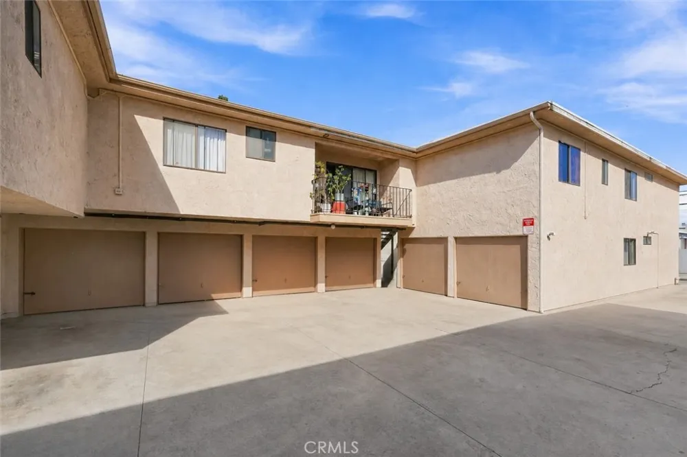 7751 Newman #4 Huntington Beach, CA 92647
