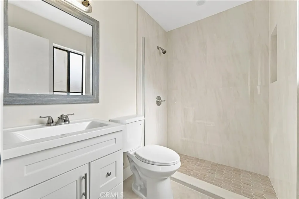 7751 Newman #4 Huntington Beach, CA 92647