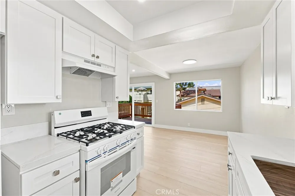 7751 Newman #4 Huntington Beach, CA 92647