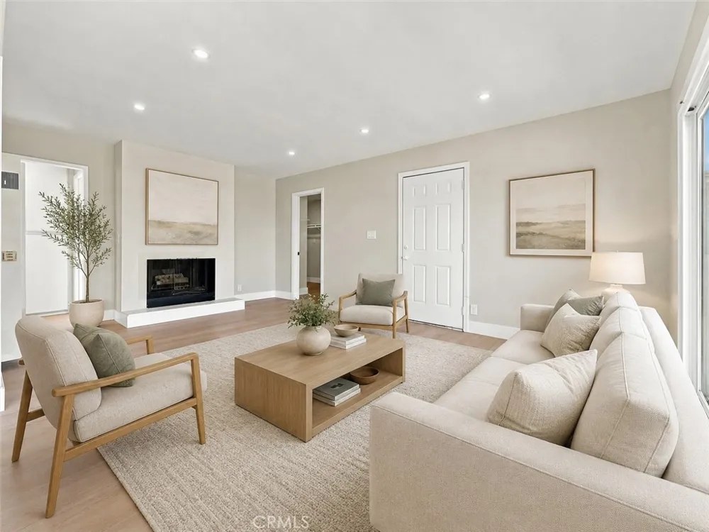 7751 Newman #4 Huntington Beach, CA 92647