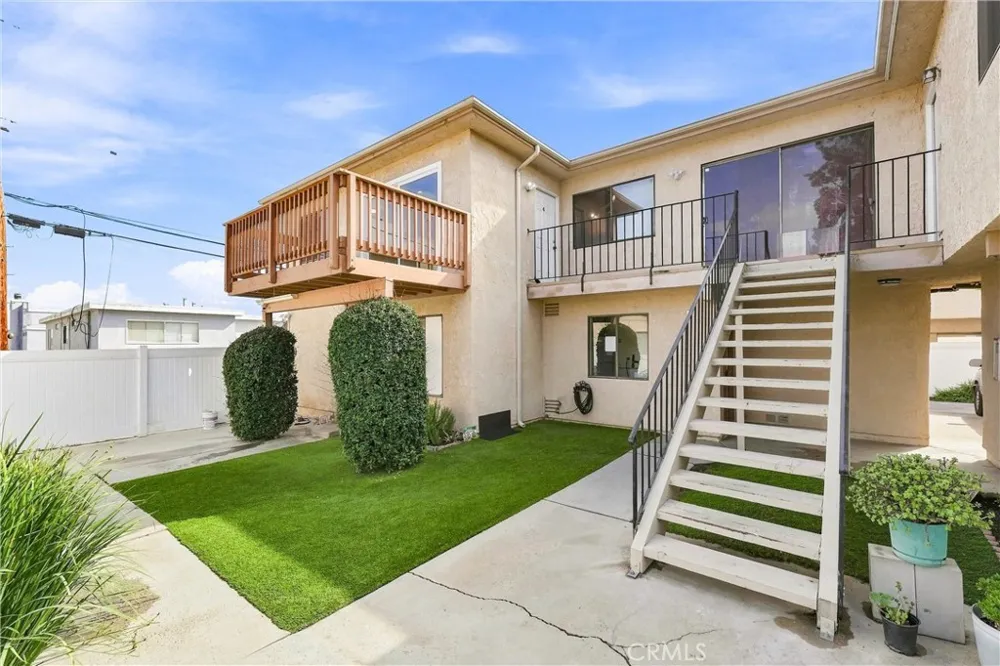 7751 Newman #4 Huntington Beach, CA 92647