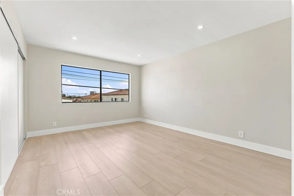 7751 Newman #4 Huntington Beach, CA 92647