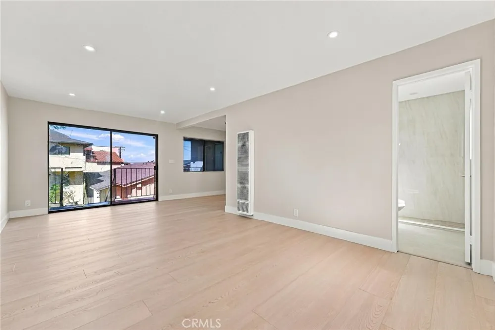 7751 Newman #4 Huntington Beach, CA 92647