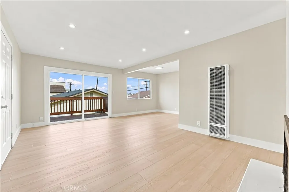 7751 Newman #4 Huntington Beach, CA 92647