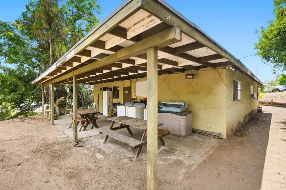 9049 Bubbling Wells Rd Lakeside, CA 92040