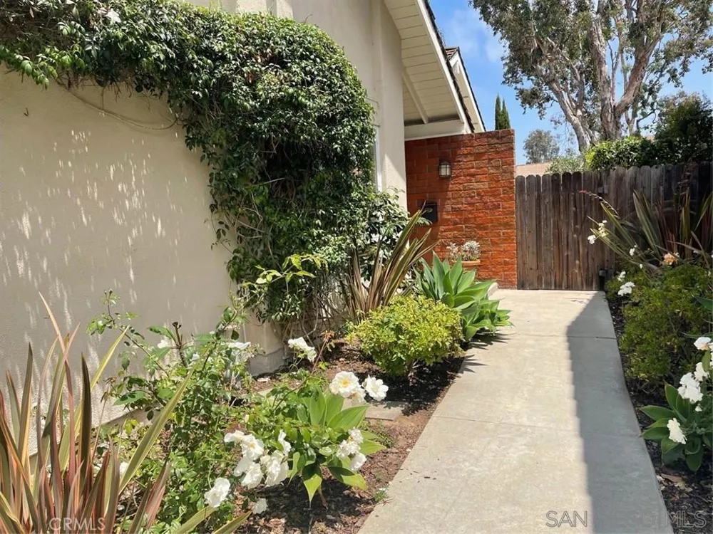 404 Vista Suerte Newport Beach, CA 92660