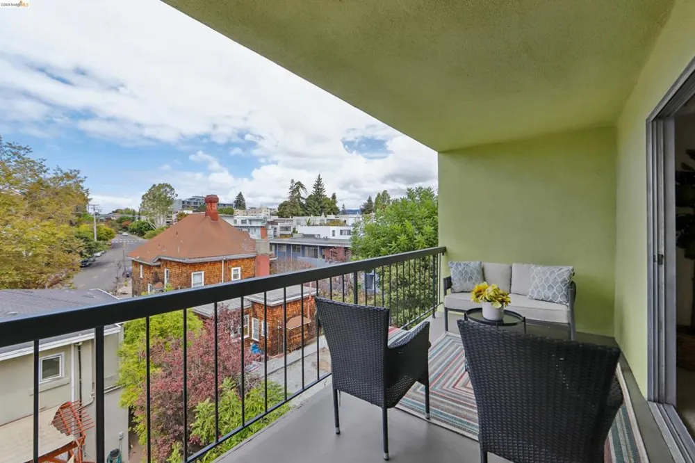 321 Warwick Ave #303 Oakland, CA 94610