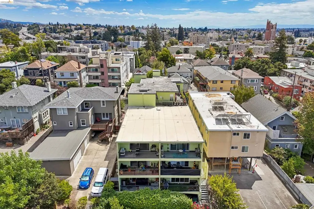 321 Warwick Ave #303 Oakland, CA 94610
