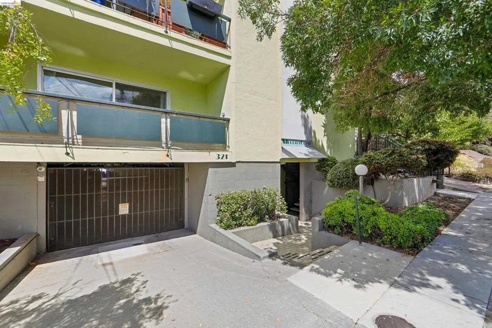 321 Warwick Ave #303 Oakland, CA 94610