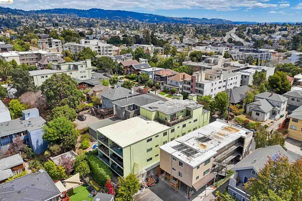 321 Warwick Ave #303 Oakland, CA 94610
