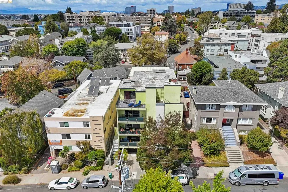 321 Warwick Ave #303 Oakland, CA 94610
