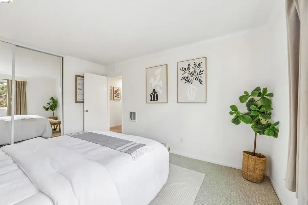 321 Warwick Ave #303 Oakland, CA 94610