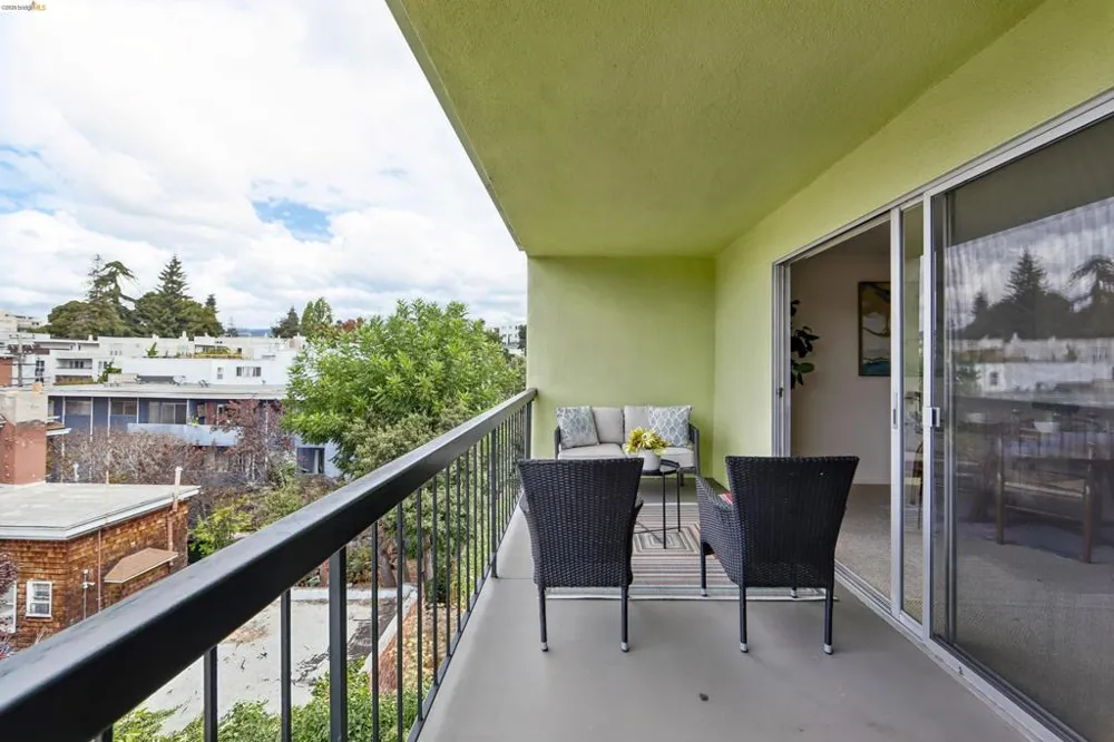 321 Warwick Ave #303 Oakland, CA 94610