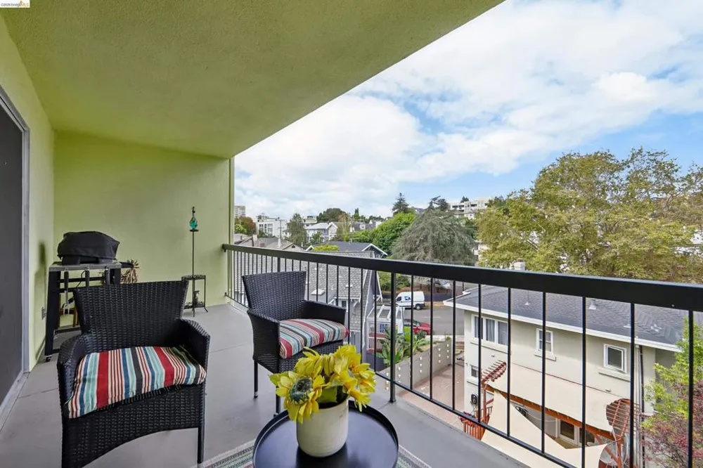 321 Warwick Ave #303 Oakland, CA 94610