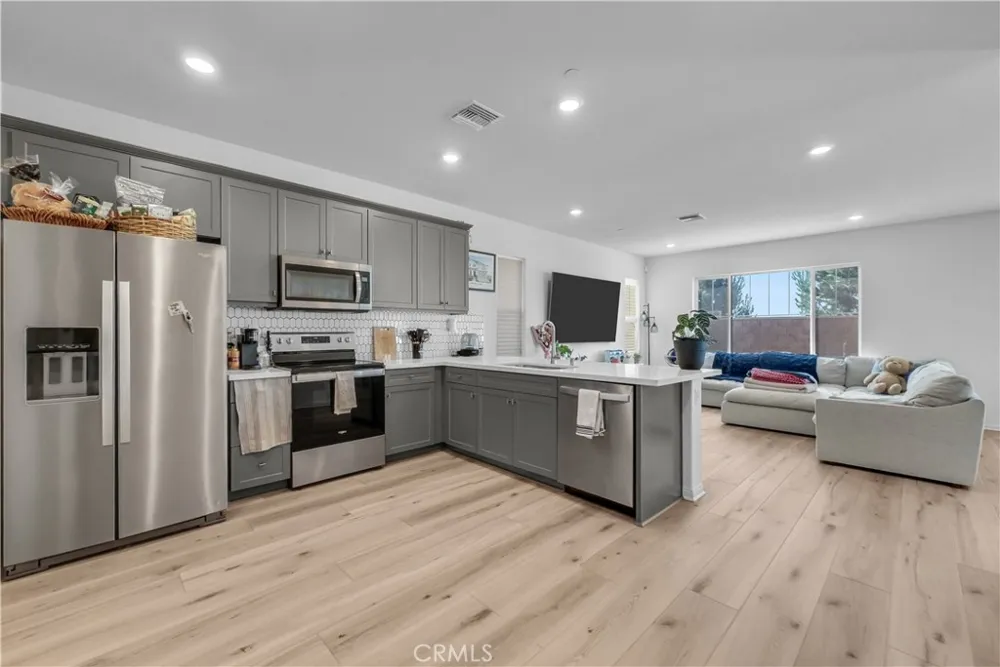 16083 Tanzinite Lane Chino, CA 91708