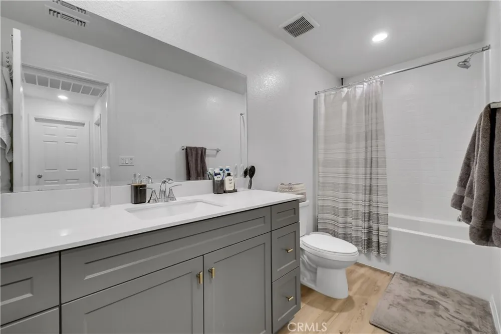 16083 Tanzinite Lane Chino, CA 91708
