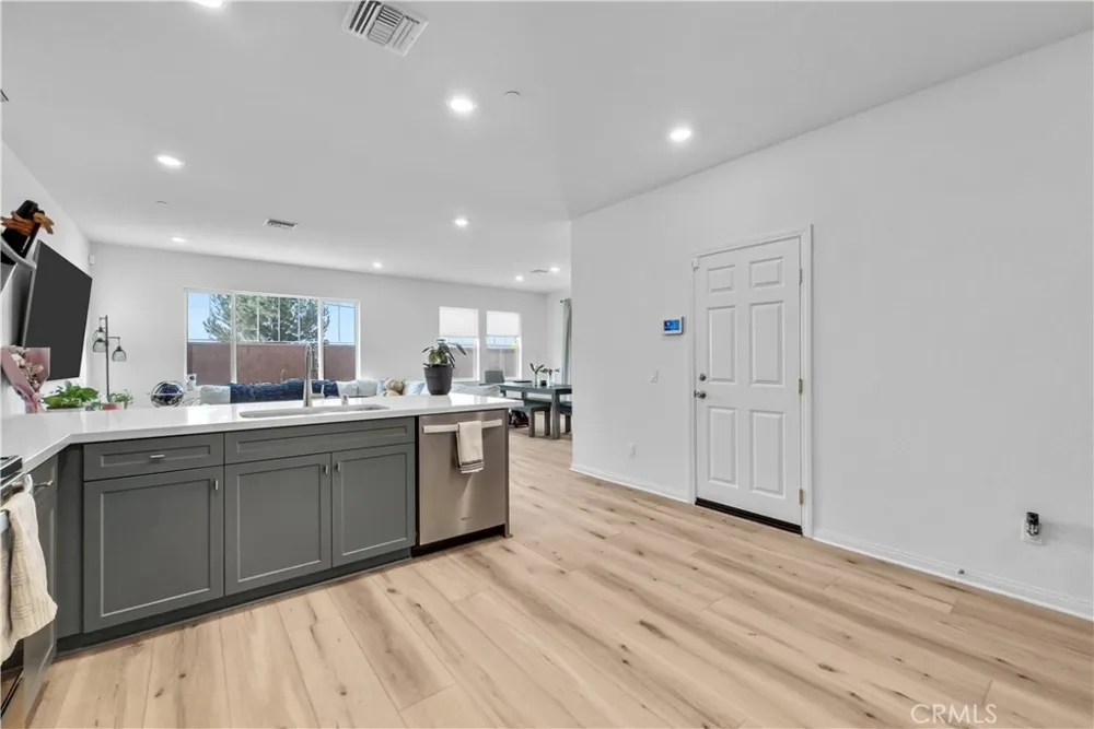 16083 Tanzinite Lane Chino, CA 91708
