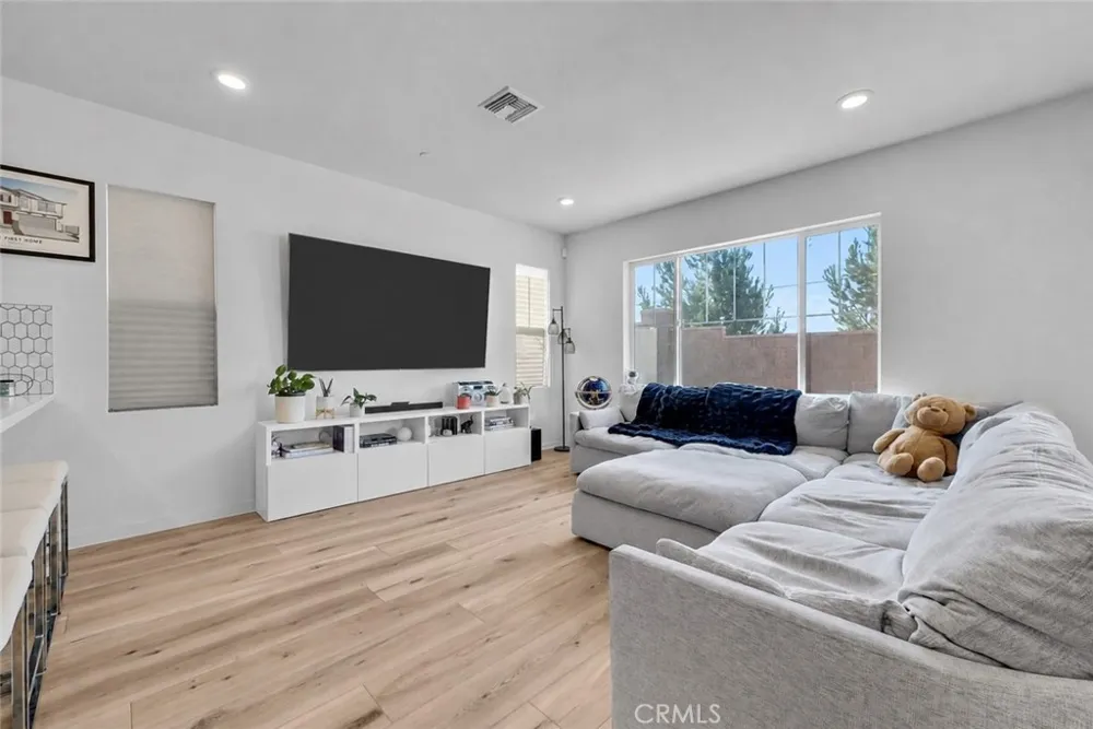 16083 Tanzinite Lane Chino, CA 91708
