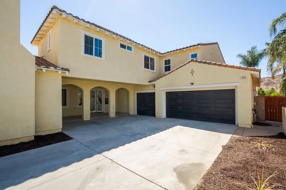 243 Monument Parkway Perris, CA 92570