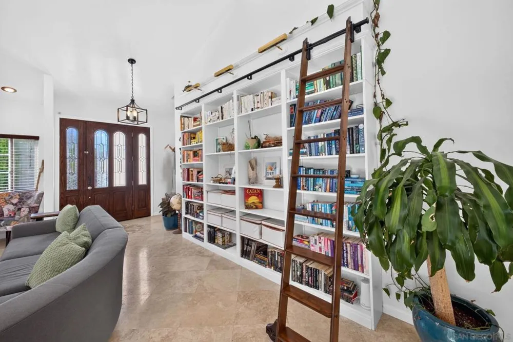 4531 Lisann St San Diego, CA 92117