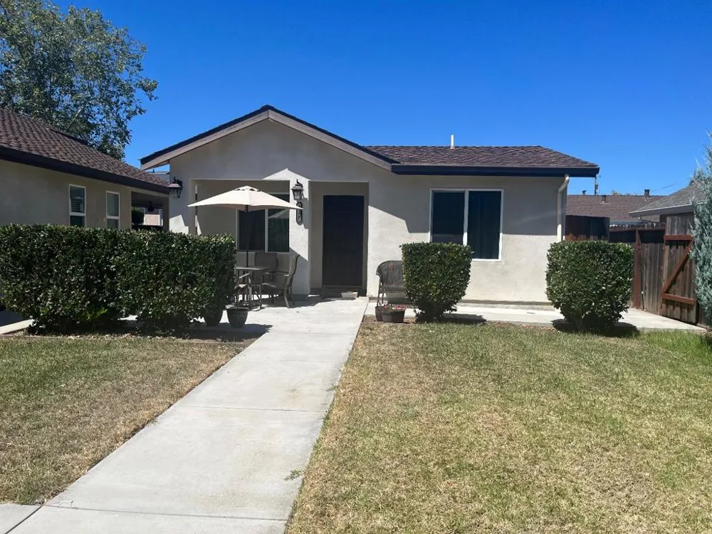 395 E 8th Street Gilroy, CA 95020