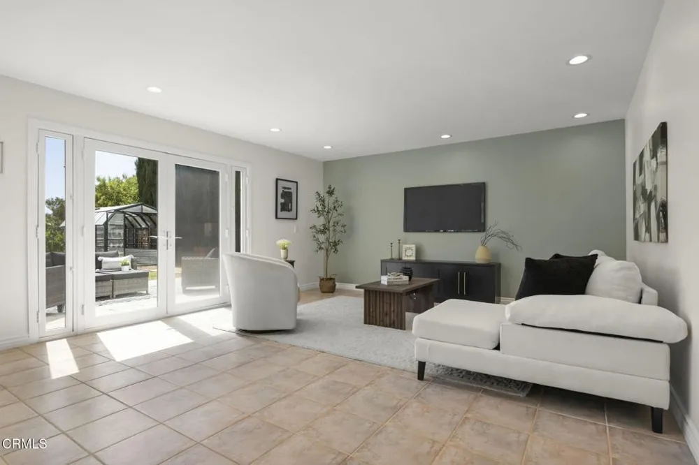 6442 Pinion Street Oak Park, CA 91377