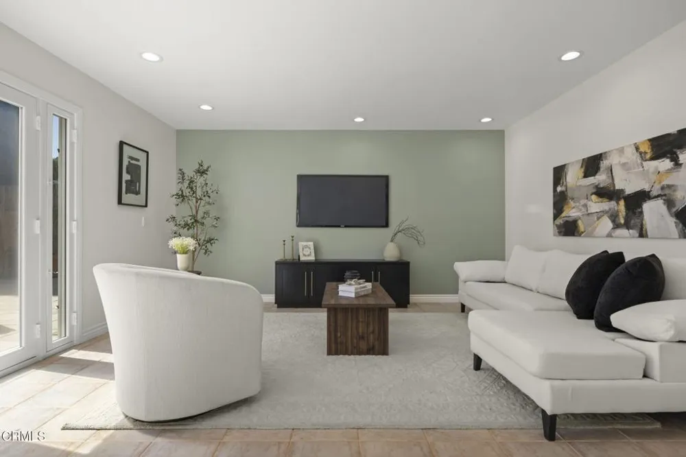 6442 Pinion Street Oak Park, CA 91377