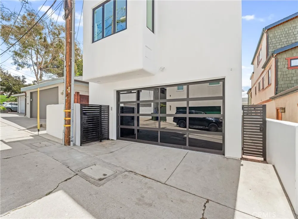 541 4th Manhattan Beach, CA 90266