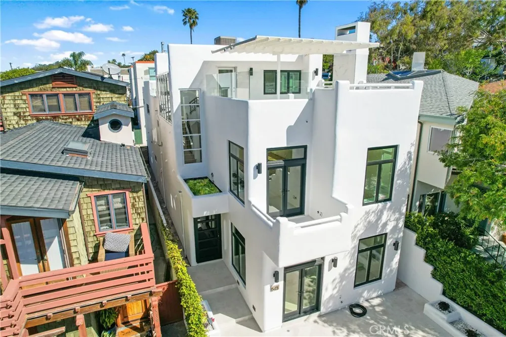 541 4th Manhattan Beach, CA 90266