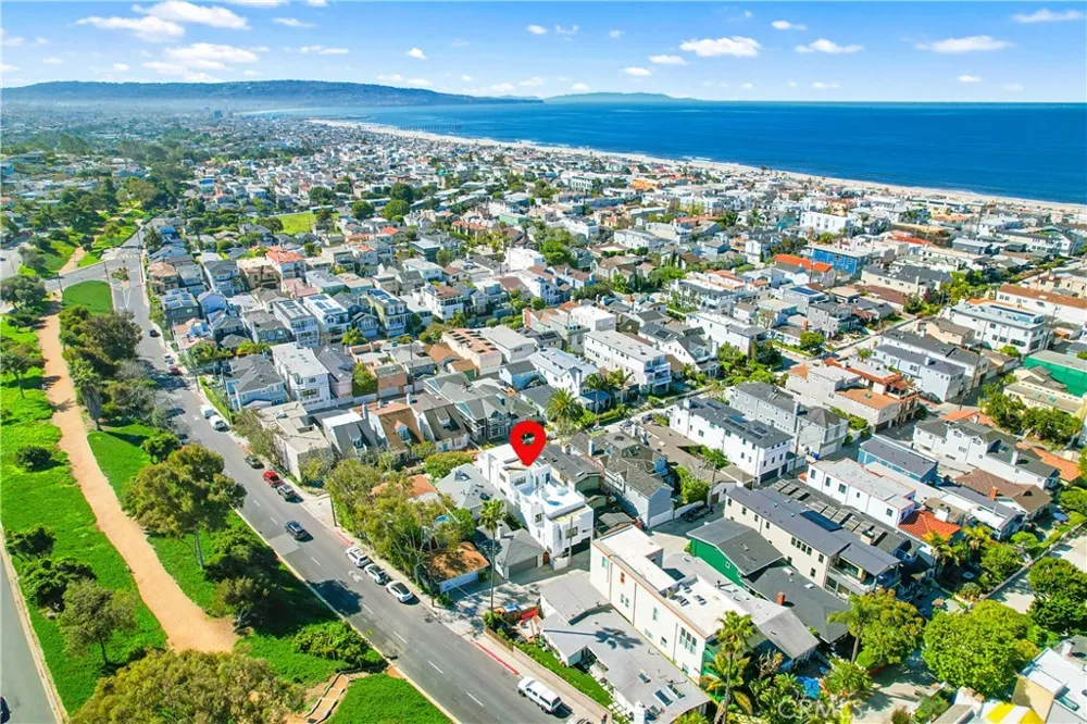 541 4th Manhattan Beach, CA 90266