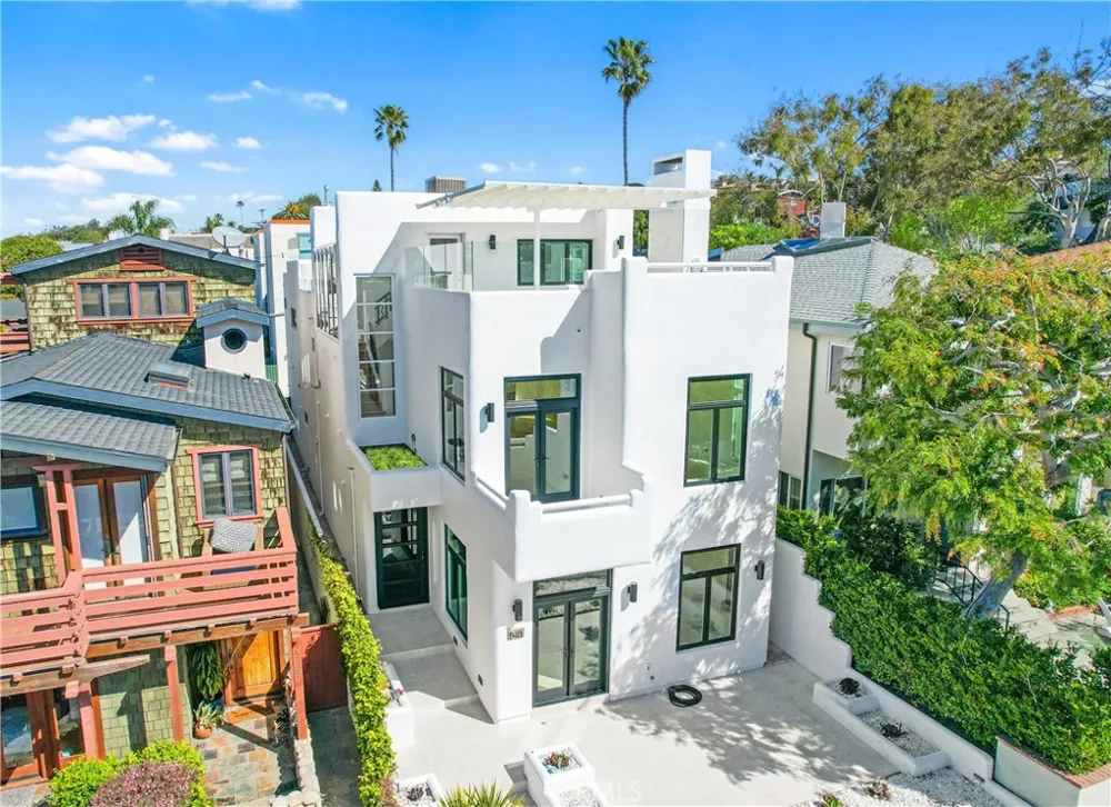 541 4th Manhattan Beach, CA 90266