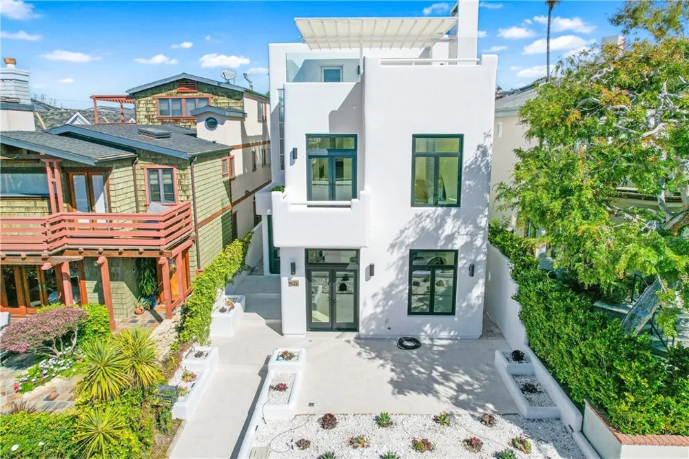 541 4th Manhattan Beach, CA 90266
