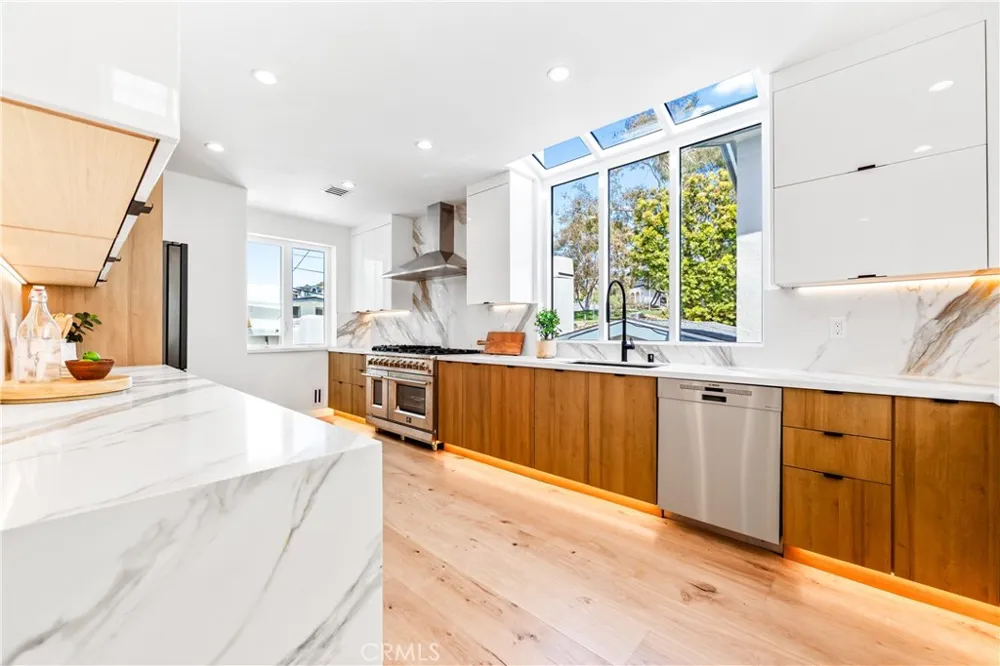 541 4th Manhattan Beach, CA 90266
