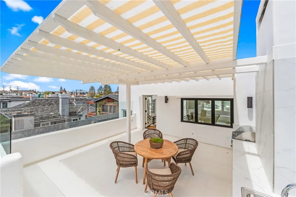 541 4th Manhattan Beach, CA 90266