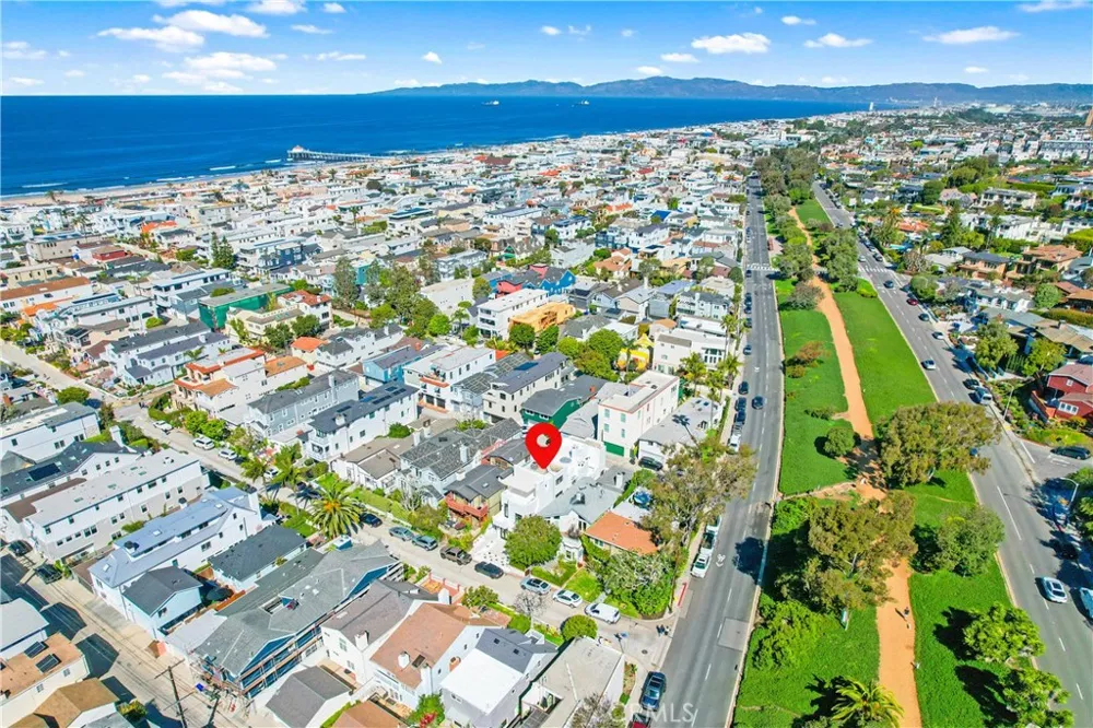 541 4th Manhattan Beach, CA 90266