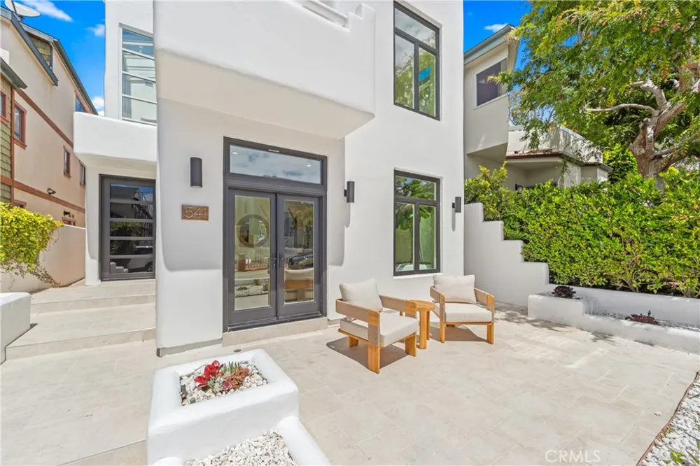 541 4th Manhattan Beach, CA 90266