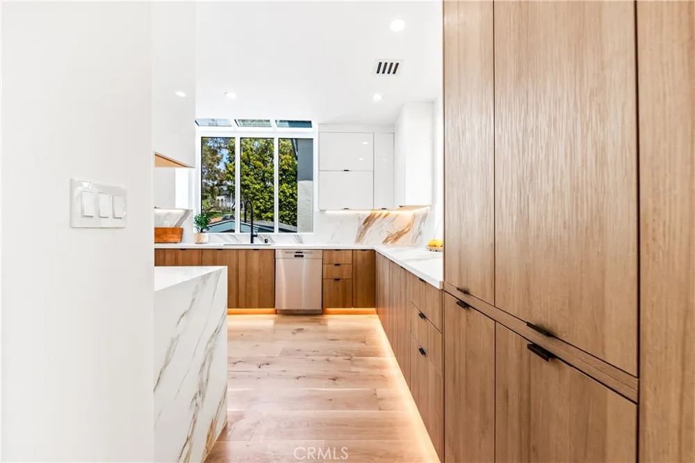 541 4th Manhattan Beach, CA 90266