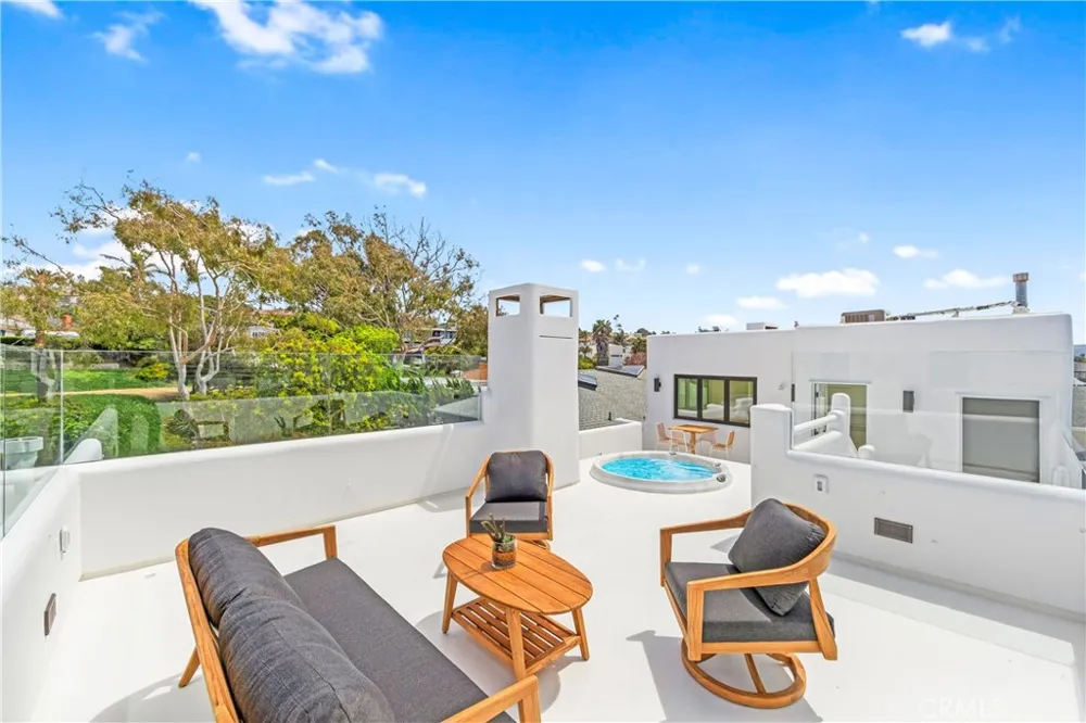 541 4th Manhattan Beach, CA 90266