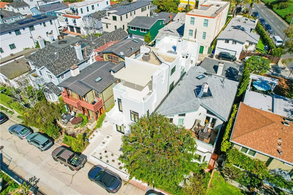 541 4th Manhattan Beach, CA 90266