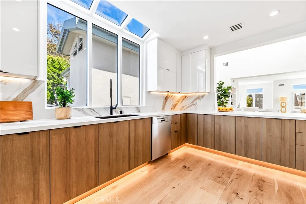 541 4th Manhattan Beach, CA 90266
