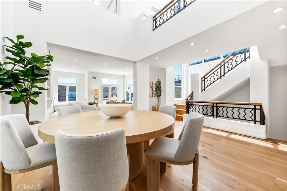 541 4th Manhattan Beach, CA 90266