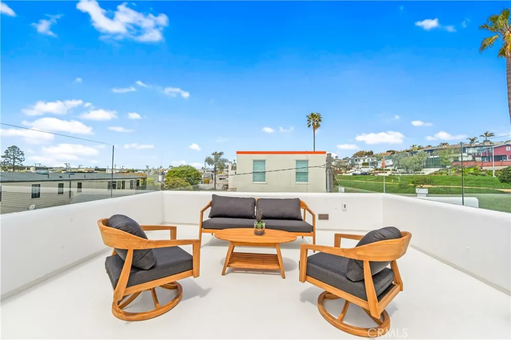 541 4th Manhattan Beach, CA 90266