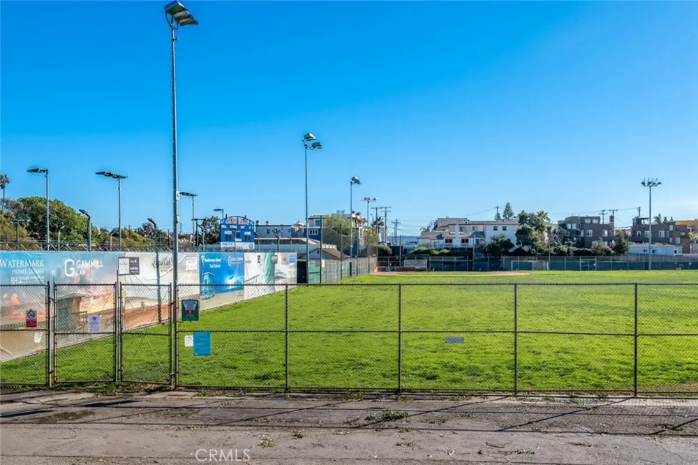 546 11th #C Hermosa Beach, CA 90254
