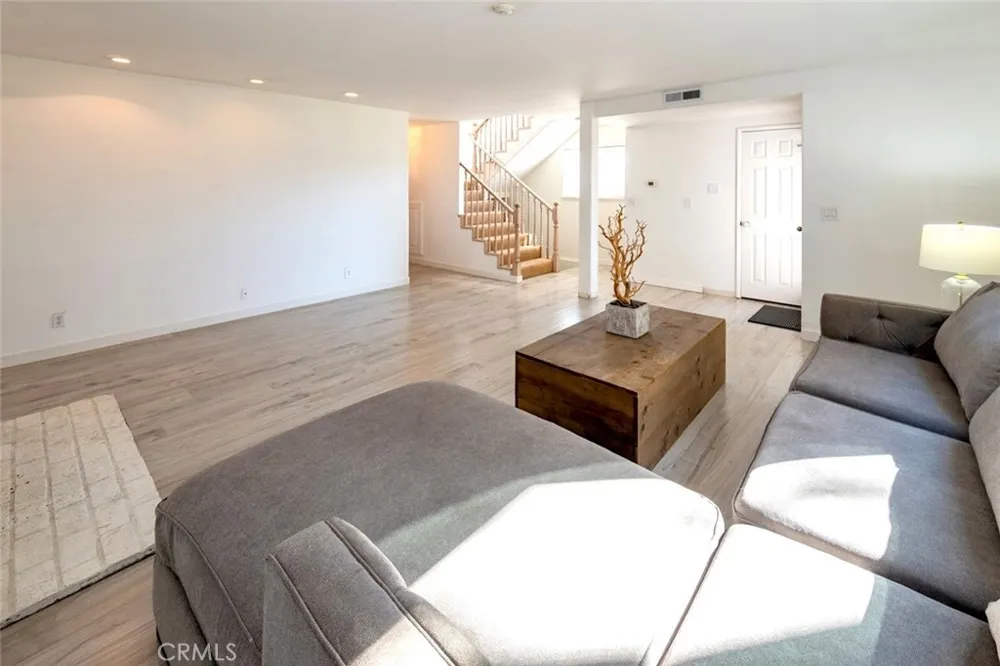 546 11th #C Hermosa Beach, CA 90254
