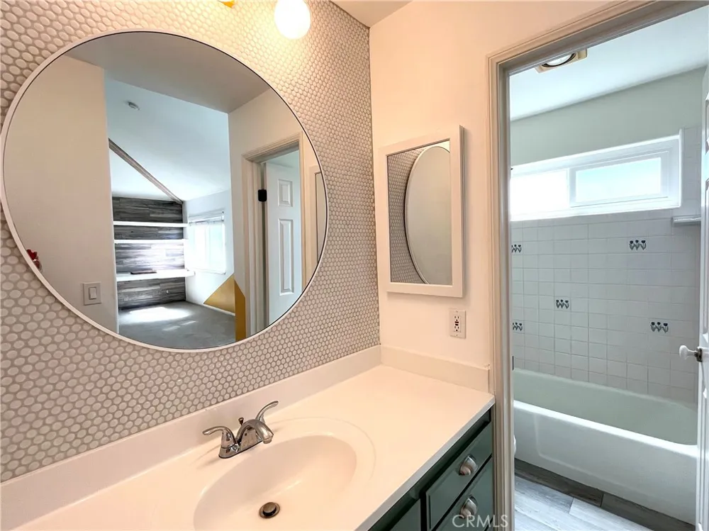 546 11th #C Hermosa Beach, CA 90254